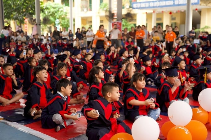 Các học sinh trường Tiểu học và Trung học cơ sở trên địa bàn Huyện Hoài Đức, Hà Nội hào hứng tham gia Giải đấu Biệt Đội Khoa Học iSMART 2024. Ảnh: iSmart.