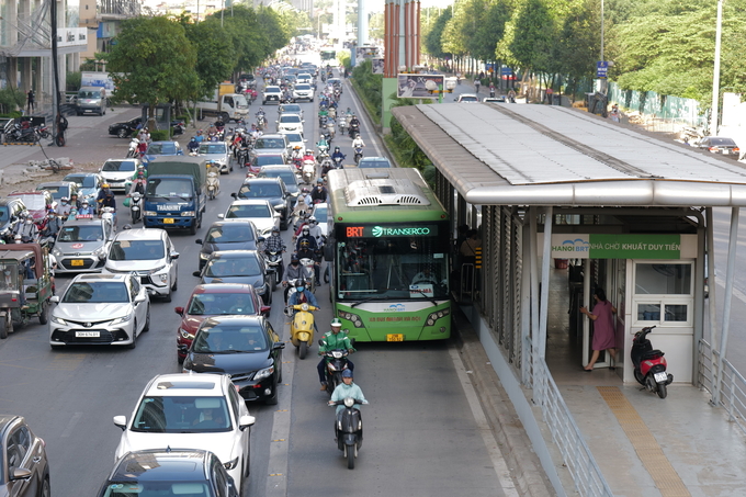 Hà Nội lên kế hoạch triển khai 9 tuyến BRT nhưng đến nay, thành phố mới có một tuyến Kim Mã - Yên Nghĩa vận hành. Ảnh: Ngọc Thành.