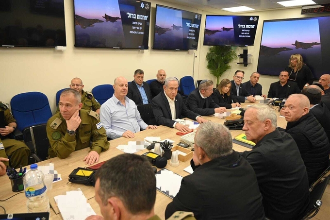 Thủ tướng Benjamin Netanyahu chủ trì cuộc họp nội các chiến tranh hôm 14/4. Ảnh: Times of Israel.