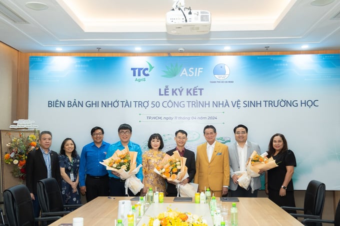 TTC AgriS, ASIF Foundation và Hội LHTN Việt Nam TP.HCM ký kết biên bản ghi nhớ hợp tác sửa chữa và xây mới 50 công trình cộng đồng trường học đạt chuẩn trên địa bàn TP.HCM và khu vực Đồng bằng sông Cửu Long.
