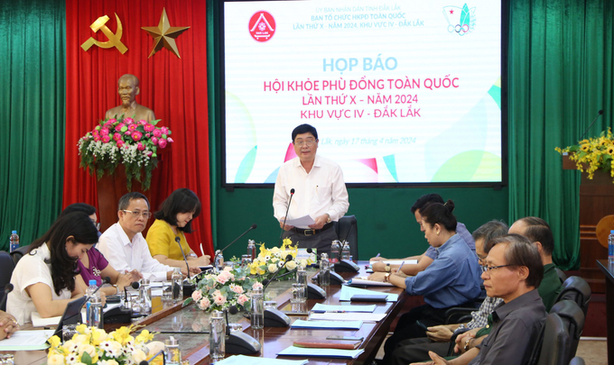 Ông Phạm Đăng Khoa, Giám đốc Sở GD&ĐT Đắk Lắk phát biểu tại buổi họp báo. Ảnh: Quang Yên.