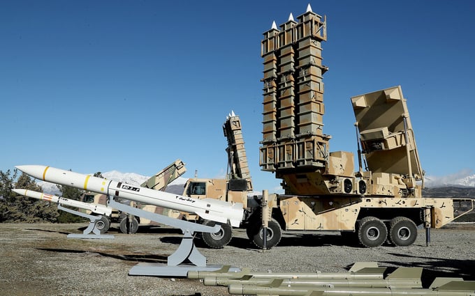 Hình ảnh Sayad-3 và hệ thống phòng thủ Arman được Bộ Quốc phòng Iran công bố hôm 17/2. Ảnh: AFP.