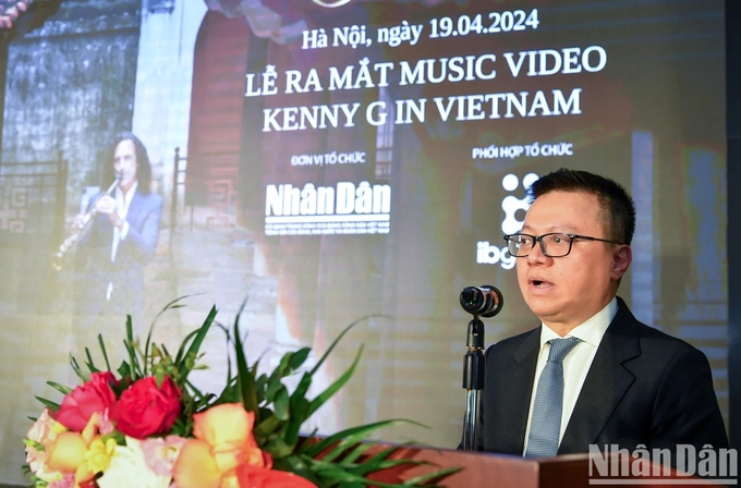 Ông Lê Quốc Minh phát biểu tại buổi ra mắt MV 'Going Home'.