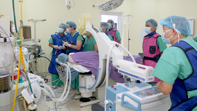 Bệnh viện 199 (Bộ Công an) lần đầu tiên triển khai kỹ thuật ERCP nhờ sự hỗ trợ của các chuyên gia. Ảnh: BVH.