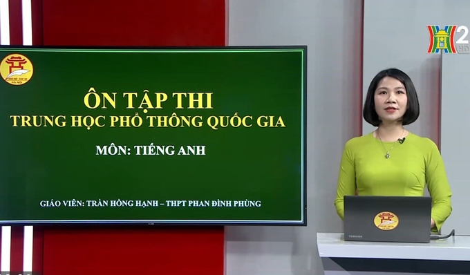 Chương trình hỗ trợ học sinh lớp 12 ôn thi tốt nghiệp THPT năm 2024 do Sở GD-ĐT Hà Nội phối hợp với Đài PTTH Hà Nội tổ chức biên soạn, ghi hình, phát sóng trên kênh H2 của Đài và ứng dụng đa phương tiện HANOI ON. Ảnh: MH.