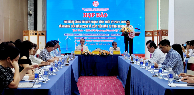 Lãnh đạo tỉnh Ninh Thuận giới thiệu về 'Hội nghị công bố quy hoạch tỉnh thời kỳ 2021 - 2030, tầm nhìn đến năm 20250 và xúc tiến đầu tư tỉnh Ninh Thuận' dự kiến tổ chức ngày 28/4 sắp tới.