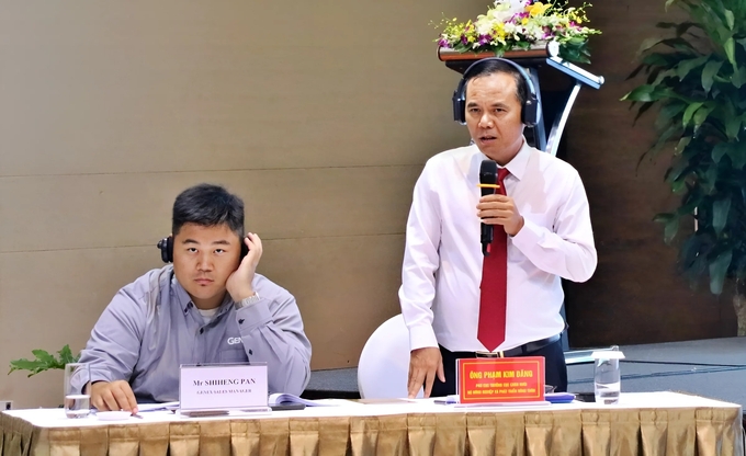 Mr. Pham Kim Dang, Deputy Director of the Department of Livestock Production (right): Vietnam is in the Top 2 strong global brands of the dairy industry. Photo: PT.