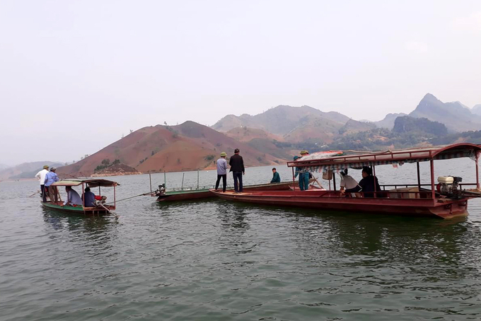 Lòng hồ thủy điện Sơn La đoạn xã Nậm Mạ (huyện Sìn Hồ, Lai Châu) có độ sâu 40-50m. Ảnh: T.S.