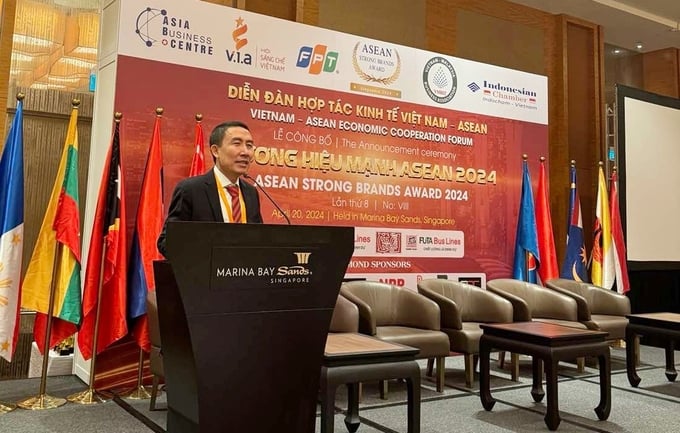 Ông Mai Văn Hoàng, Tổng Giám đốc Tập đoàn GrowMax chia sẻ tại Diễn đàn hợp tác kinh tế Việt Nam - ASEAN và Lễ công bố Thương hiệu mạnh ASEAN 2024 lần thứ 8 tại Marina Bay Sands, Singapore.