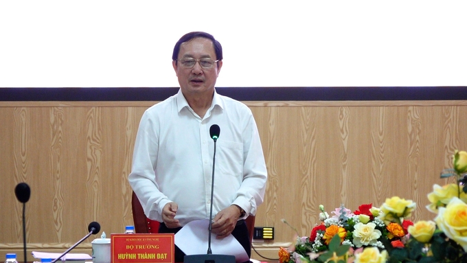 Minister of Science and Technology Huynh Thanh Dat proposed that the two ministries continue to coordinate to organize and effectively implement the Government's Resolutions on the development and application of science and technology.