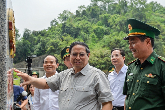 Thủ tướng đề nghị các cơ quan, các lực lượng tại cửa khẩu trên cơ sở chức năng, quyền hạn, nhiệm vụ của mình, phối hợp đồng bộ, chặt chẽ, chủ động thực hiện và hoàn thành xuất sắc các công việc được giao, góp phần củng cố, tăng cường quan hệ hữu nghị giữa hai nước Việt Nam - Trung Quốc, xây dựng đường biên giới hòa bình, ổn định, hợp tác và phát triển, cụ thể hóa, triển khai 'Tuyên bố chung về việc tiếp tục làm sâu sắc và nâng tầm quan hệ đối tác hợp tác chiến lược toàn diện, xây dựng Cộng đồng chia sẻ tương lai Việt Nam - Trung Quốc có ý nghĩa chiến lược' giữa lãnh đạo cấp cao hai nước, đồng thời giữ vững quốc phòng, an ninh, bảo vệ vững chắc độc lập, chủ quyền Tổ quốc.