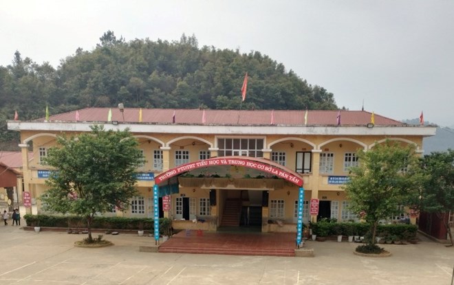 Trường Phổ thông dân tộc bán trú TH&THCS La Pán Tẩn (xã La Pán Tẩn, huyện Mù Cang Chải, tỉnh Yên Bái) nơi xảy ra vụ việc giáo viên đánh học sinh tím mắt.