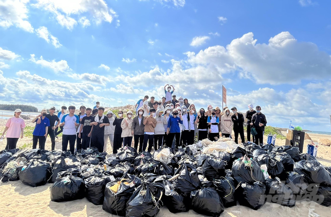 Ước tính, khoảng 3 tấn rác tại bãi biển xã Lộc An được thu gom, tập kết và đưa đi xử lý trong ngày 21/4.