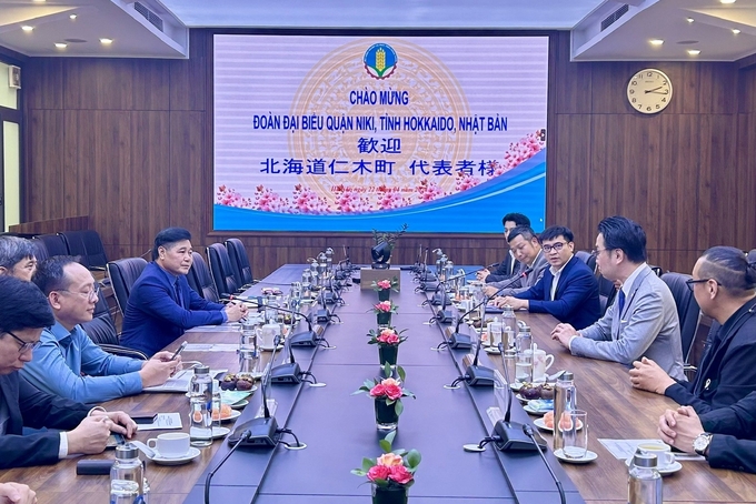 Deputy Minister of Agriculture and Rural Development Tran Thanh Nam received and worked with the delegation of Nikicho town (Hokkaido province, Japan). Photo: Linh Linh.