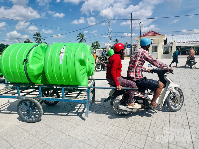 Huyện Trần Văn Thời là một trong những địa phương chịu tác động hạn mặn nặng nề. Ảnh: Trọng Linh.