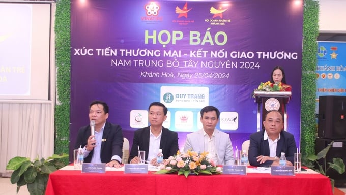 Chương trình xúc tiến thương mại, kết nối giao thương Nam Trung bộ - Tây Nguyên 2024 được tổ chức nhằm tăng cường cơ hội kết nối giao thương, huy động tối đa nguồn lực của mạng lưới Hội Doanh nhân trẻ Việt Nam theo phương châm 'Người Hội dùng hàng Hội'. Ảnh: PC.