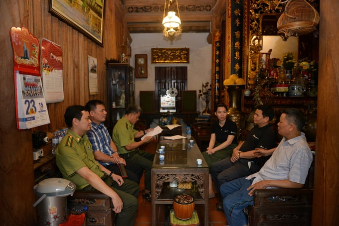 The Hanoi City Forest Protection Department facilitated the handover procedures with the bear owner and the Asian Animal Foundation. Photo: AAF.