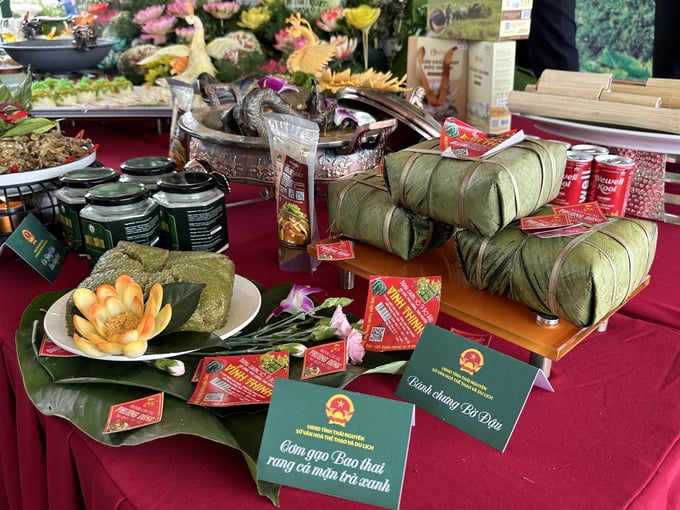 Bánh chưng Bờ Đậu và Cơm gạo Bao thai rang cá mặn trà xanh là hai trong nhiều món ăn đặc sản, đạt chứng chỉ OCOP được trưng bày tại mùa du lịch năm nay.