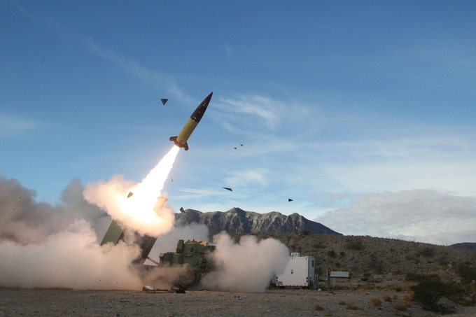 Quân đội Mỹ thử tên lửa ATACMS tại bãi thử tên lửa White Sands ở New Mexico hồi năm 2021. Ảnh: CNN.