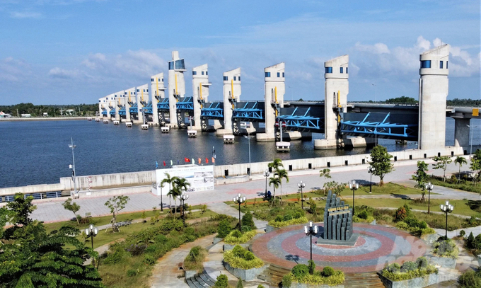 Cai Lon Sluice regulates water sources for a large benefit area in 5 provinces. Photo: Trung Chanh.