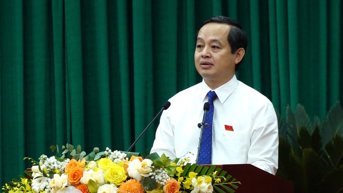 Ông Phạm Hoàng Sơn, Chủ tịch HĐND tỉnh Thái Nguyên phát biểu tại kỳ họp. Ảnh: Quang Linh.