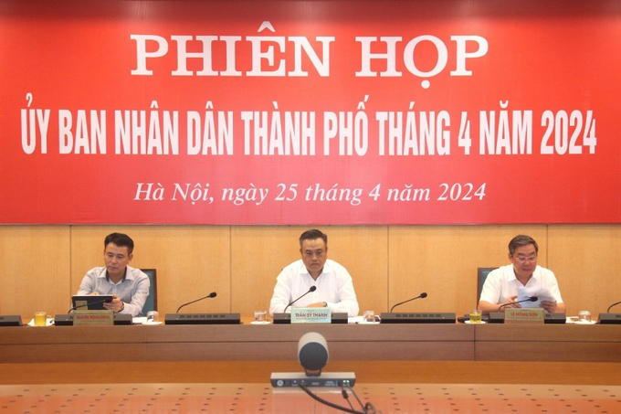 Chủ tịch UBND TP Hà Nội chủ trì cuộc họp. Ảnh: Tiến Thành.
