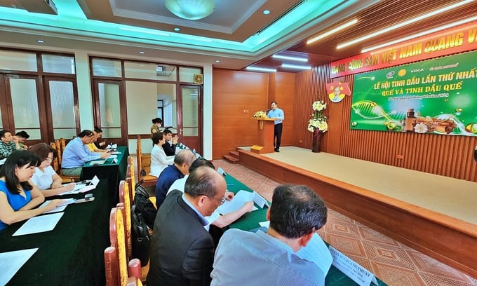 Opening ceremony of 'Essential Oil Festival' on April 25. Photo: Bao Thang.