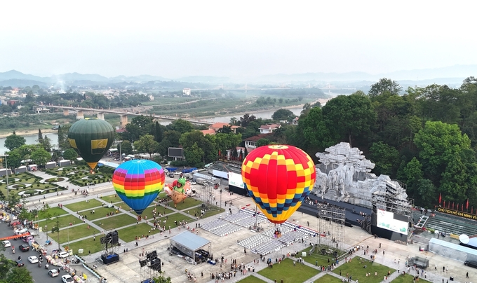 Lễ hội khinh khí cầu quốc tế lần thứ 3 năm 2024 tại tỉnh Tuyên Quang với sự tham gia của 22 khinh khí cầu tiêu chuẩn quốc tế. Ảnh: Đào Thanh.