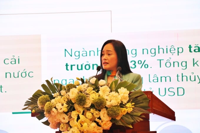 Ms. Nguyen Thi Tra My, General Director of PAN Group, delivering a speech at the annual shareholders' meeting. Photo: PT.