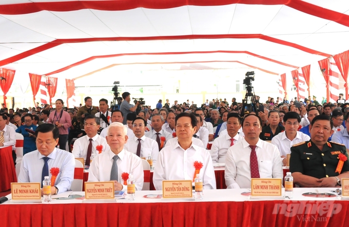 Phó Thủ tướng Lê Minh Khái cùng các đại biểu tham dự buổi lễ. Ảnh: Trung Chánh.