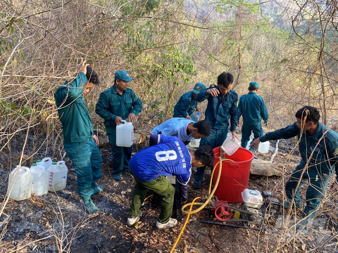 Đến sáng ngày 27/4 nhờ sự nỗ lực, vụ cháy rừng ở địa bàn huyện Tri Tôn đã cơ bản được khống chế. Ảnh: Lê Hoàng Vũ.