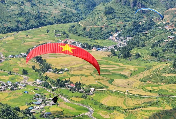 Festival dù lượn được tổ chức thường niên với 2 mùa chính là 'mùa nước đổ' và 'mùa vàng'.