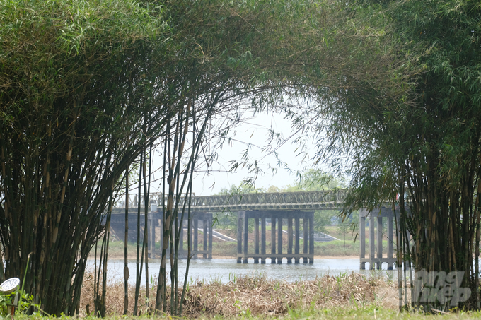 Cây cầu Hiền Lương chia cách hai bờ sông Bến Hải những năm kháng chiến chống Mỹ. Ảnh: Kiên Trung.