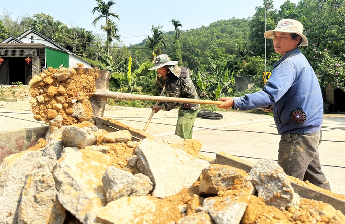 Với người dân vùng nông thôn, nghỉ lễ đối với họ là một điều xa xỉ. 