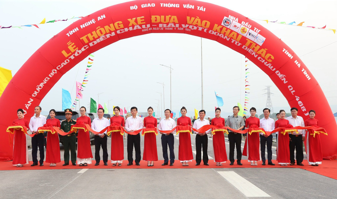 Dự án đường bộ cao tốc Diễn Châu - Bãi Vọt chính thức thông xe. Ảnh: Song Hòa.