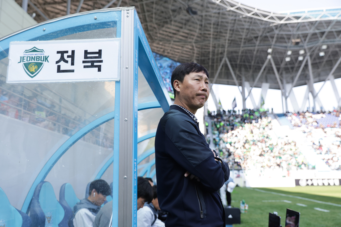 HLV Kim Sang-sik chưa có nhiều dấu ấn về mặt lối chơi trong sự nghiệp HLV.