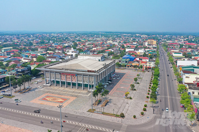 Bước ra khỏi chiến tranh, Đảng bộ, chính quyền và Nhân dân tỉnh Quảng Trị đã nỗ lực kiến thiết, xây dựng để từng bước nâng cao cuộc sống người dân. Ảnh: Đinh Tùng.