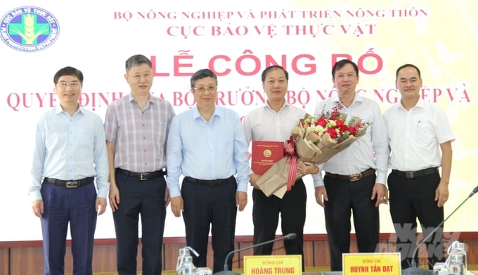 Thời gian bổ nhiệm ông Nguyễn Quang Hiếu giữ chức Phó Cục trưởng Cục BVTV là 5 năm, kể từ ngày 26/4/2024. Ảnh: Trung Quân.