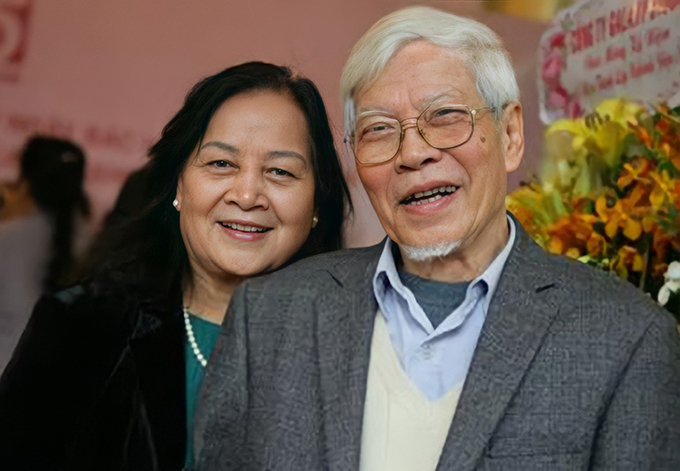 Vợ chồng họa sỹ Ngô Mạnh Lân trong dịp lễ kỷ niệm 65 năm ngành điện ảnh cách mạng Việt Nam vào năm 2018. Ảnh: Lưu Thảo.