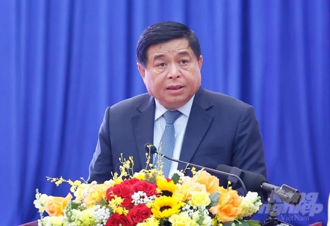 Bộ trưởng Bộ Kế hoạch và Đầu tư Nguyễn Chí Dũng phát biểu tại hội nghị. Ảnh: Trần Trung.