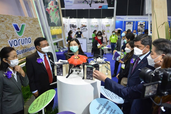 Deputy Minister Tran Thanh Nam attended the Agritechnica Asia & Horti Asia exhibition in May 2022 in Thailand. Photo: DLG.