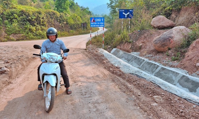 Chu Khai Phù trên đường lên Mốc số 0 tại A Pa Chải.