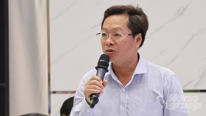 Ông Hồ Trúc Thanh, Phó Giám đốc Sở NN-PTNT Bình Dương thông tin về các giải pháp phòng ngừa bệnh dại. Ảnh: Trần Phi.