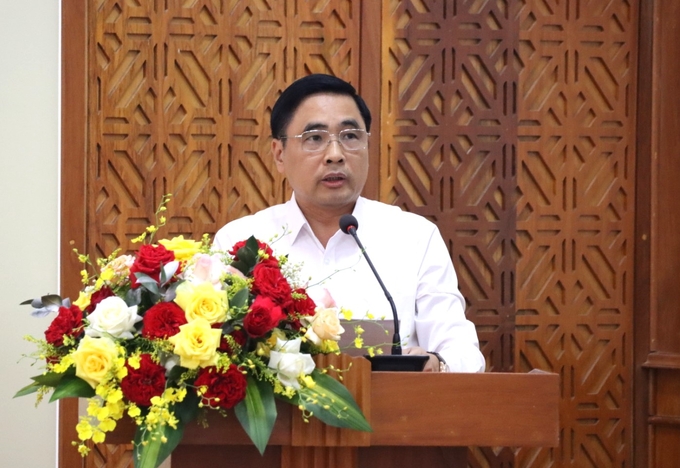 Thứ trưởng Bộ NN-PTNT Nguyễn Quốc Trị báo cáo về công tác bảo vệ rừng và phòng cháy, chữa cháy rừng. Ảnh: Tuấn Anh.