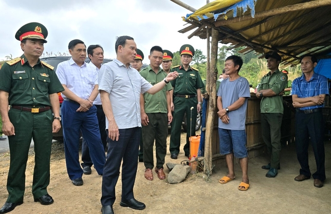 Phó Thủ tướng Trần Lưu Quang kiểm tra công tác phòng cháy, chữa cháy tại Vườn Quốc gia Chư Mom Ray. Ảnh: Tuấn Anh.