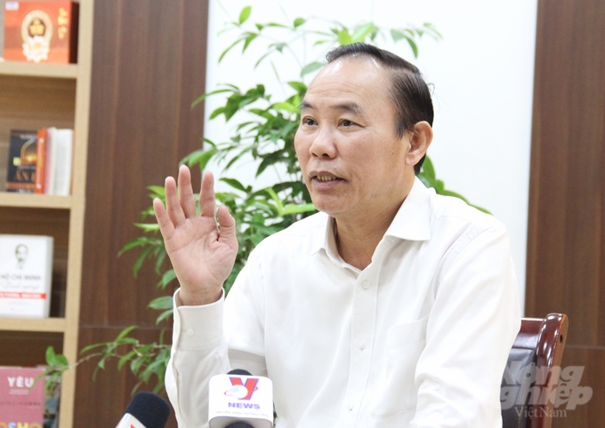Deputy Minister of the Ministry of Agriculture and Rural Development, Phung Duc Tien, provided information on the agricultural sector's activities for the first four months of the year and in April. Photo: Trung Quan.