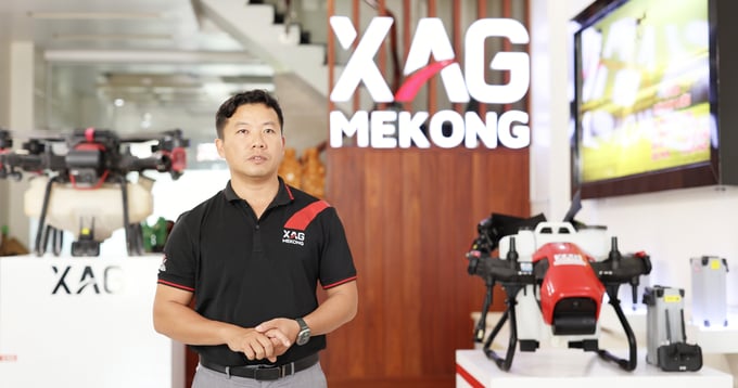 Anh Lê Quốc Trung - Công ty dịch vụ Drone XAG Mekong (Tam Nông, Đồng Tháp) chia sẻ về khả năng tan tốt của Pexena Cốm.