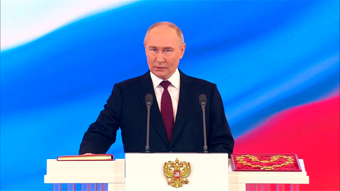 Tổng thống Nga Vladimir Putin tuyên thệ nhậm chức tại Đại Cung điện Kremlin ở Moscow, ngày 7/5. Ảnh: Reuters.