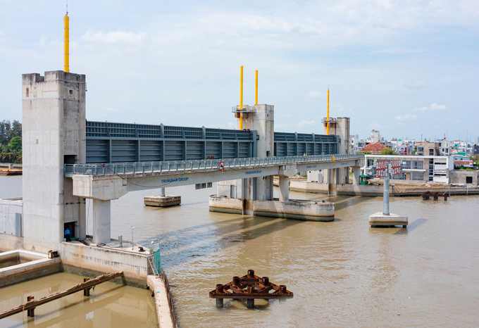 Nhằm chủ động ứng phó với biến đổi khí hậu, thời gian qua TP.HCM đã đầu tư triển khai nhiều dự án chống ngập nhằm kiểm soát triều cường. Ảnh: Nguyễn Thủy.