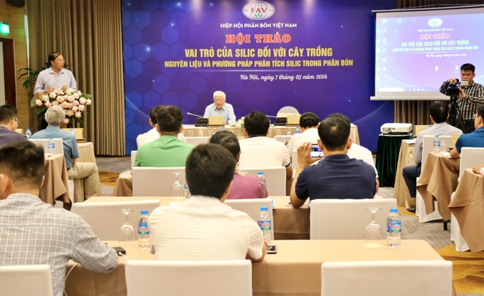 Hội thảo 'Vai trò của silic đối với cây trồng: Nguyên liệu và phương pháp phân tích silic trong phân bón' sáng 7/5. Ảnh: PT.